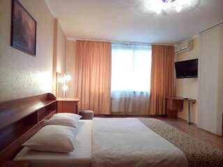 Отель Комфорт Отель Киев Люкс-1