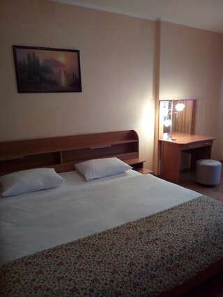 Отель Комфорт Отель Киев Люкс-16