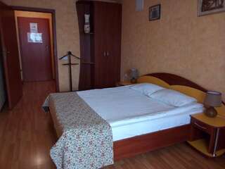 Отель Комфорт Отель Киев Улучшенный двухместный номер с 1 кроватью или 2 отдельными кроватями-8