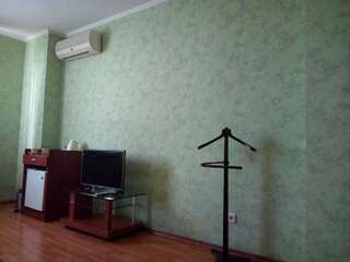 Отель Комфорт Отель Киев Трехместный номер «Комфорт»-4