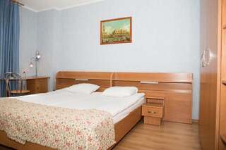 Отель Комфорт Отель Киев Улучшенный двухместный номер с 1 кроватью или 2 отдельными кроватями-21