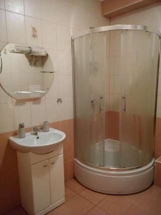 Отель Комфорт Отель Киев Трехместный номер «Комфорт»-8